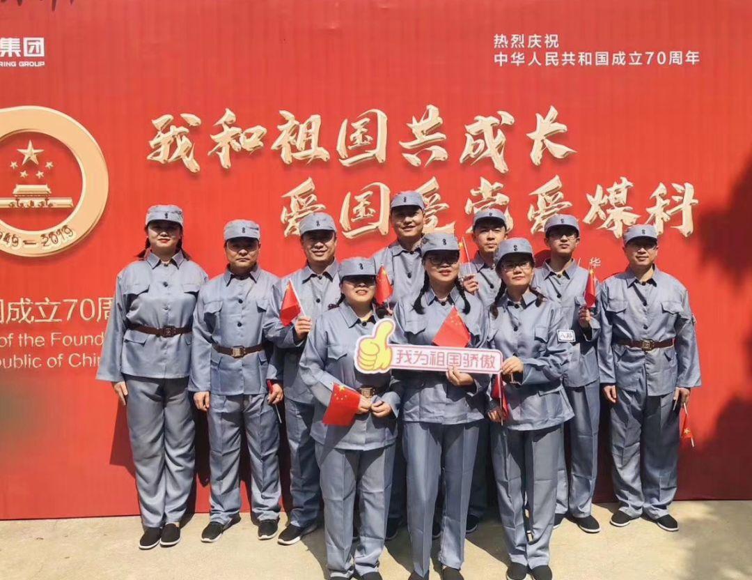 替父还2亿赌债,反被父曝出未婚生子前途尽毁,今46岁活出少女样
